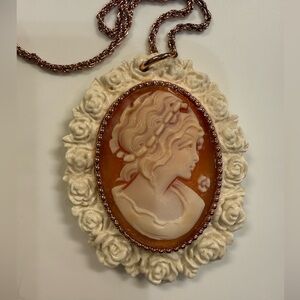 Amedeo Elegant Cameo Pendant Necklace